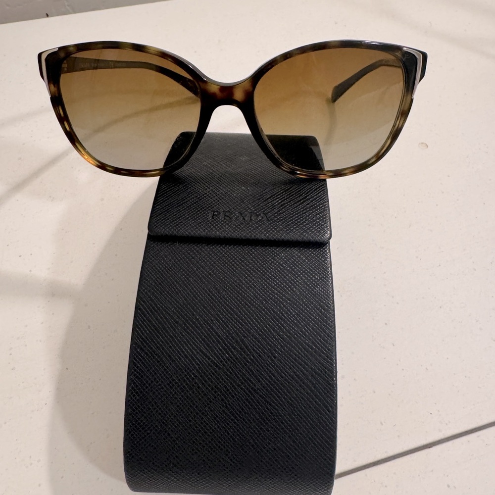 Prada Cat-eye style. 57mm Tortoise. Authentic. Comes with Prada Case. Polarized.
